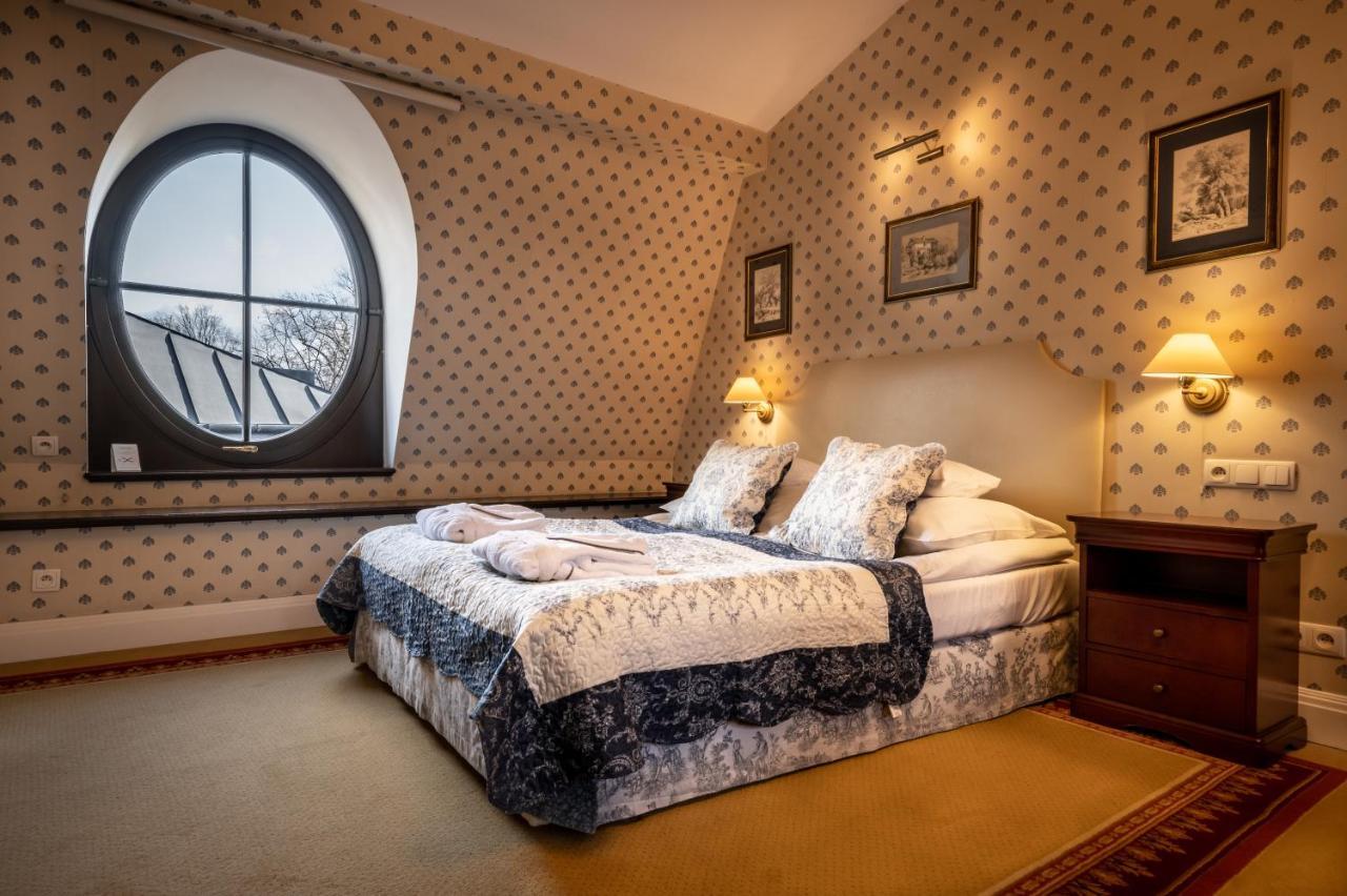 Hotel Grodek Krasków Εξωτερικό φωτογραφία A room at the hotel
