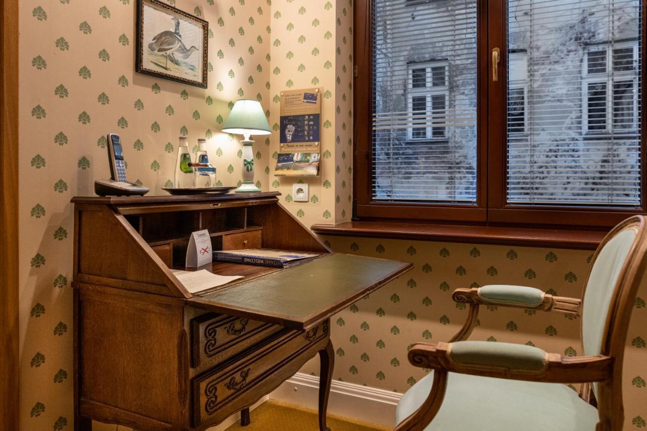 Hotel Grodek Krasków Εξωτερικό φωτογραφία A secretary desk