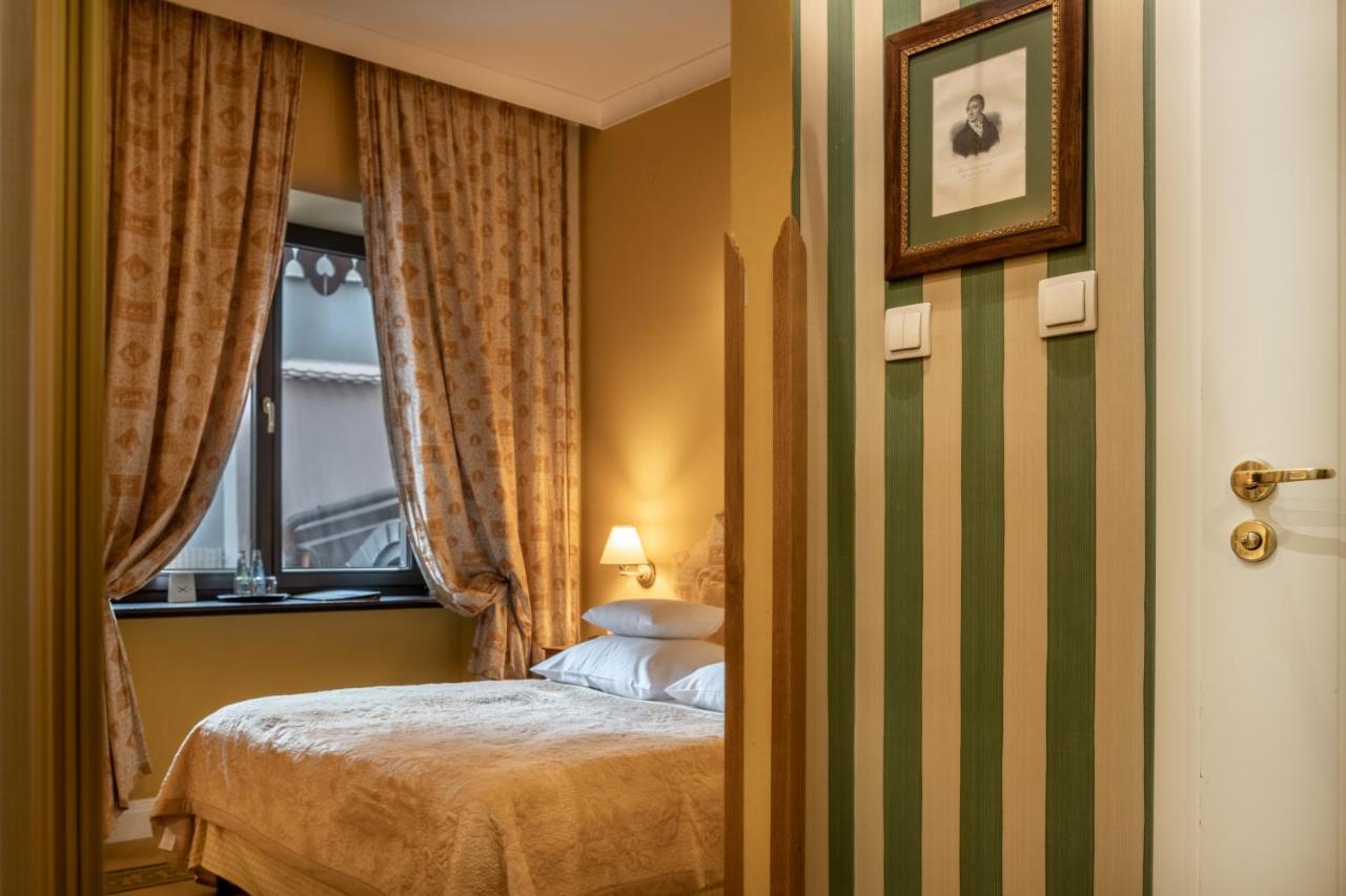 Hotel Grodek Krasków Εξωτερικό φωτογραφία A room at the hotel
