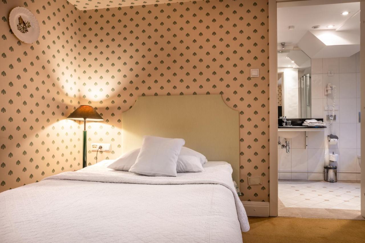 Hotel Grodek Krasków Εξωτερικό φωτογραφία A room at the hotel