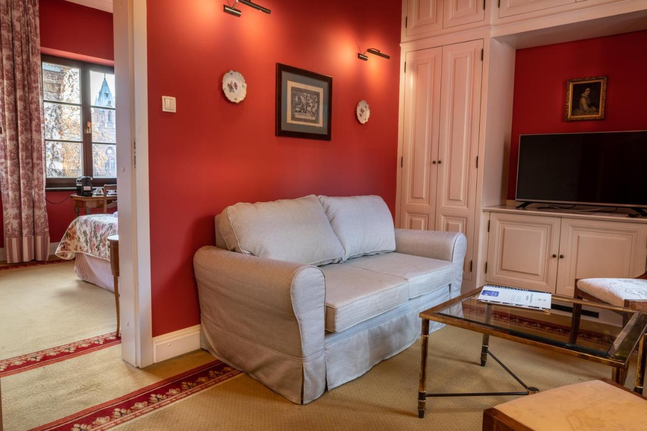 Hotel Grodek Krasków Εξωτερικό φωτογραφία A living room at the Inn