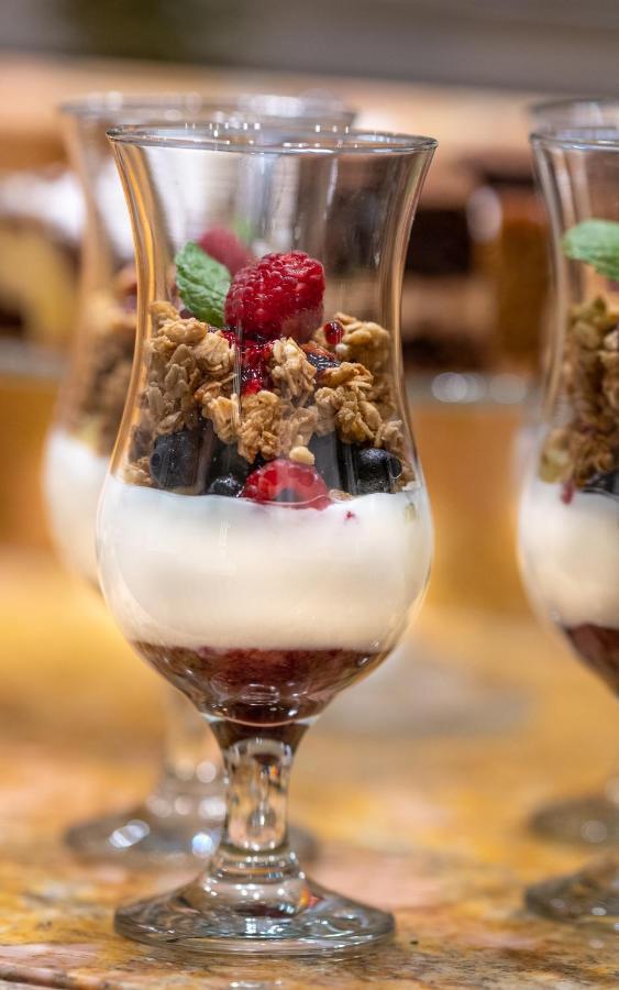 Hotel Grodek Krasków Εξωτερικό φωτογραφία A parfait with granola and fruit