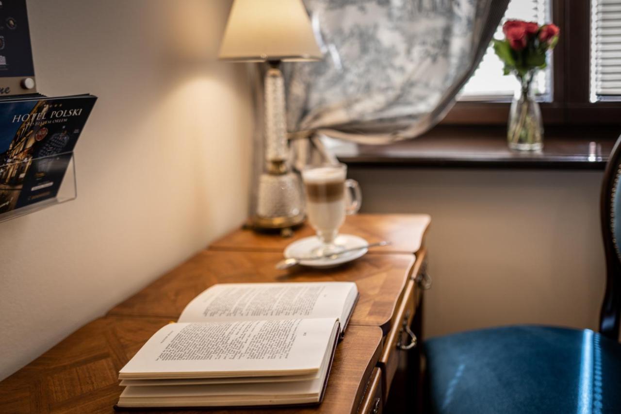 Hotel Grodek Krasków Εξωτερικό φωτογραφία A book on a table