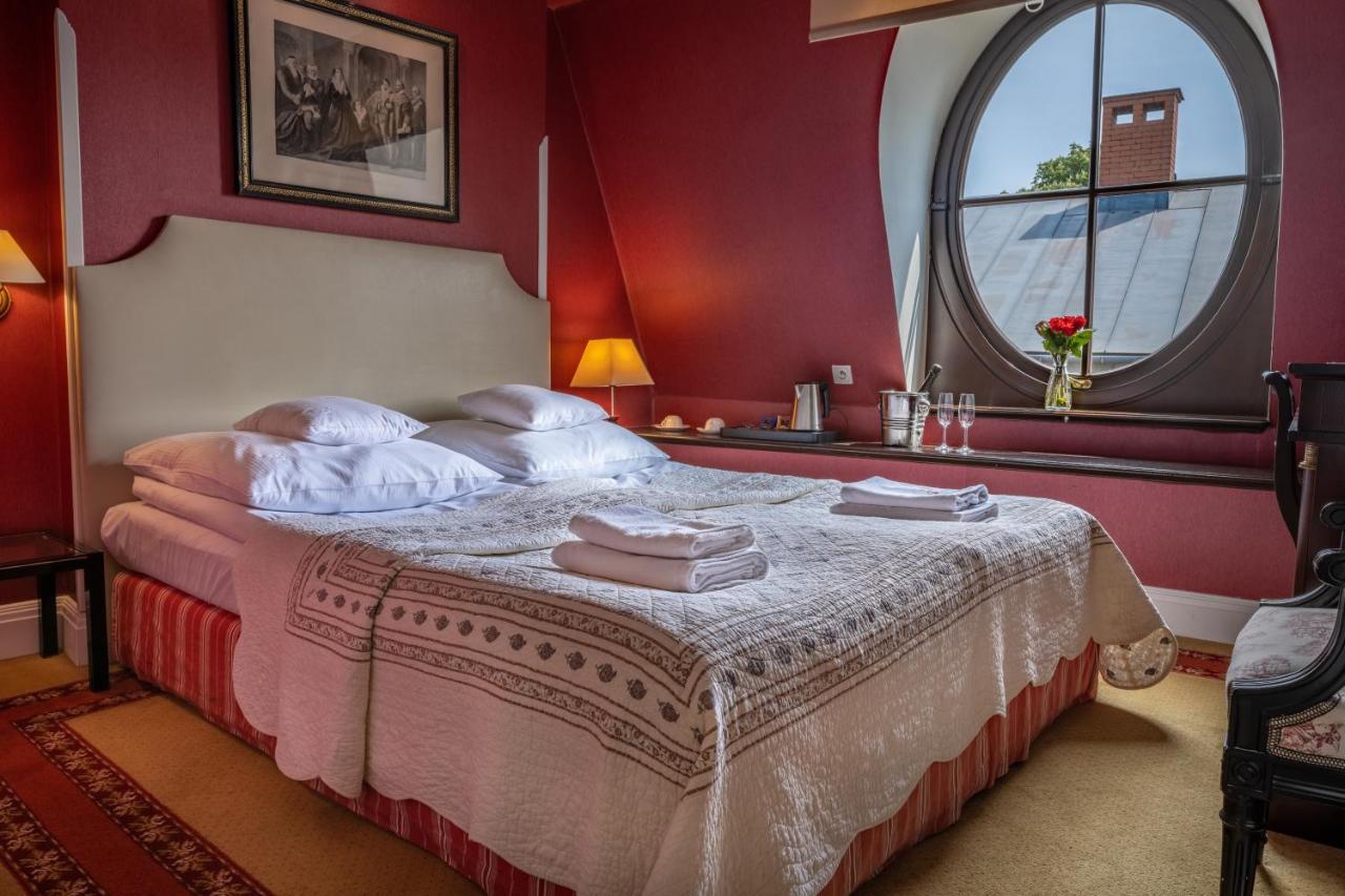 Hotel Grodek Krasków Εξωτερικό φωτογραφία A room at the hotel