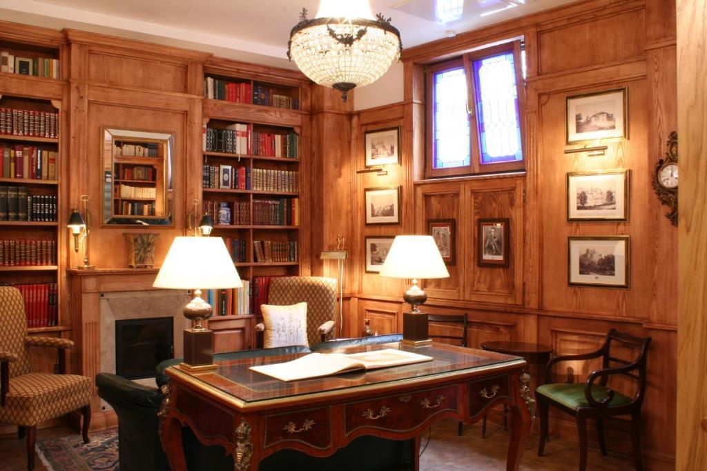 Hotel Grodek Krasków Εξωτερικό φωτογραφία The study of the Duke of Westminster at the London Library