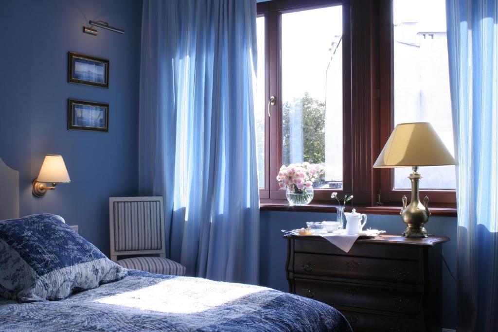 Hotel Grodek Krasków Δωμάτιο φωτογραφία A bedroom
