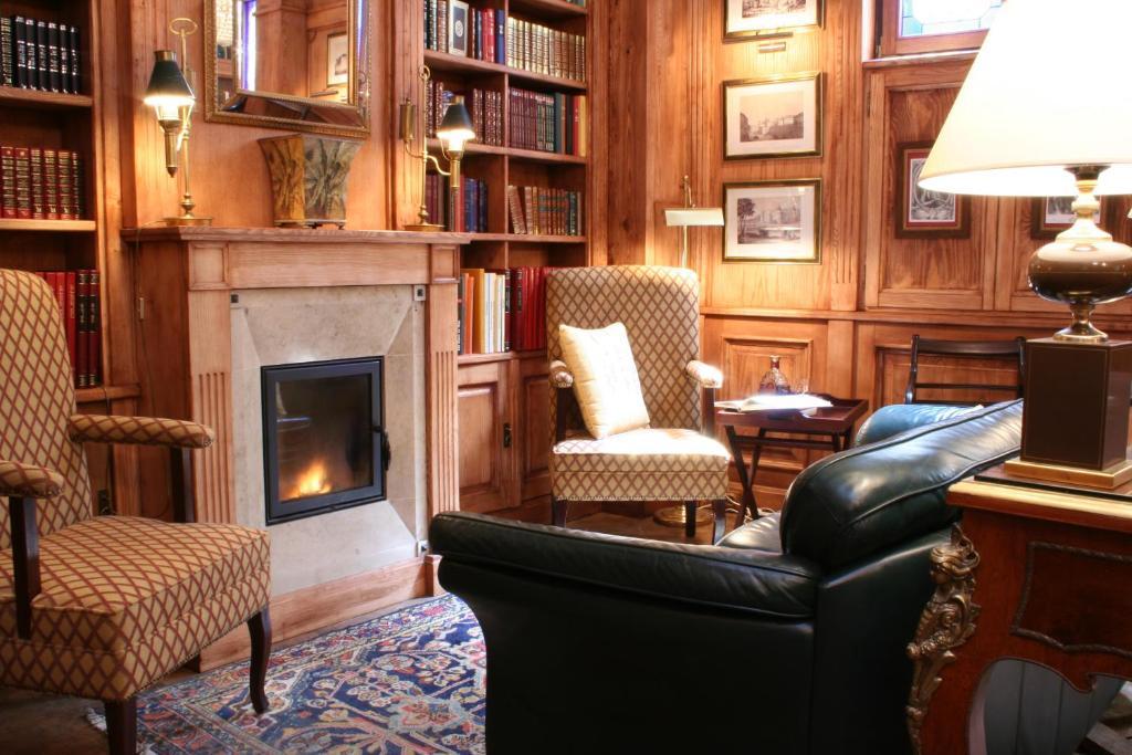Hotel Grodek Krasków Εξωτερικό φωτογραφία Library at the Hotel de Charance