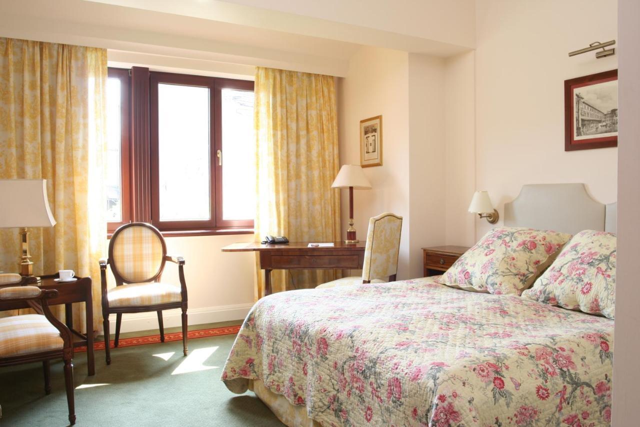 Hotel Grodek Krasków Εξωτερικό φωτογραφία A room at the hotel