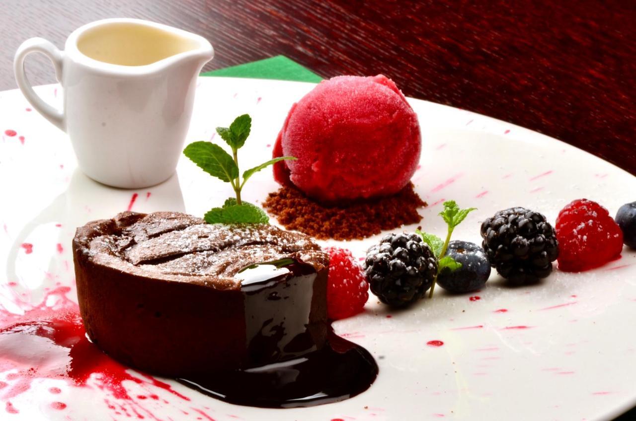 Hotel Grodek Krasków Εξωτερικό φωτογραφία A chocolate dessert