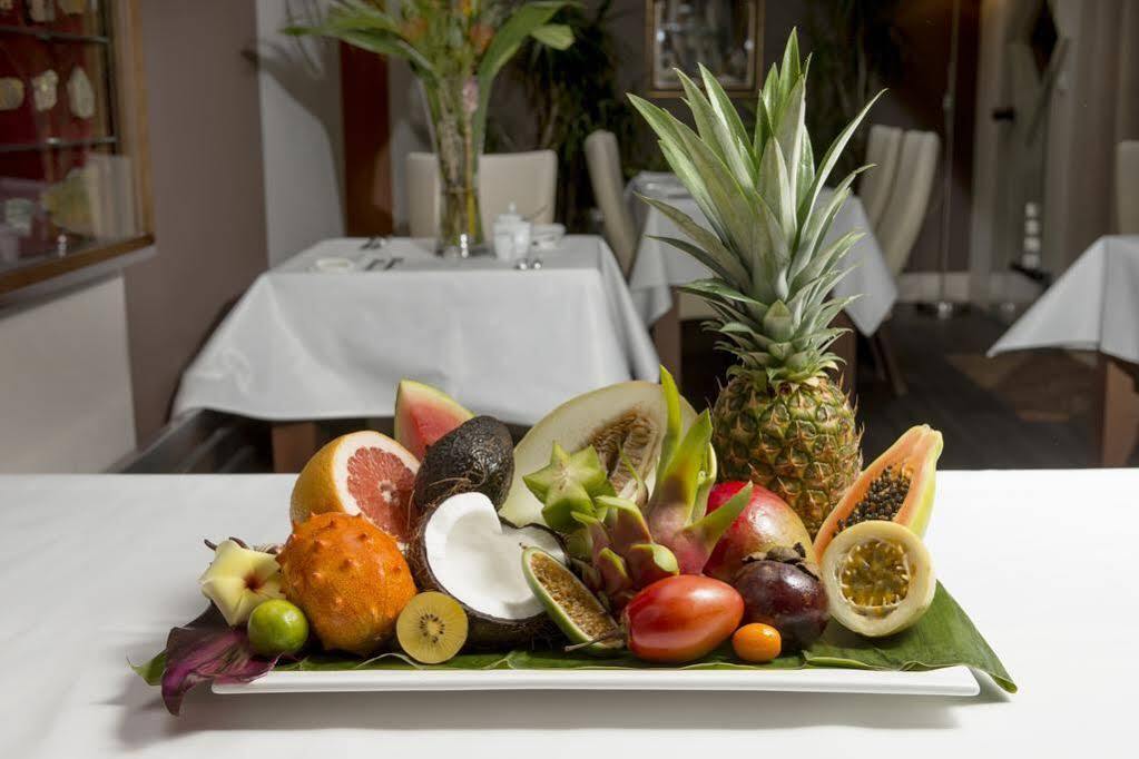 Hotel Grodek Krasków Εξωτερικό φωτογραφία A fruit platter