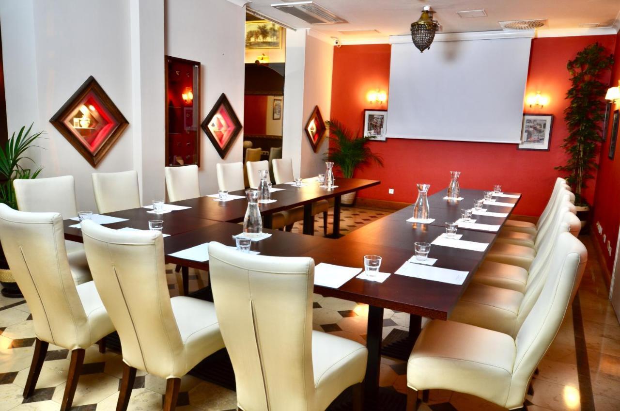 Hotel Grodek Krasków Εξωτερικό φωτογραφία The boardroom at the hotel